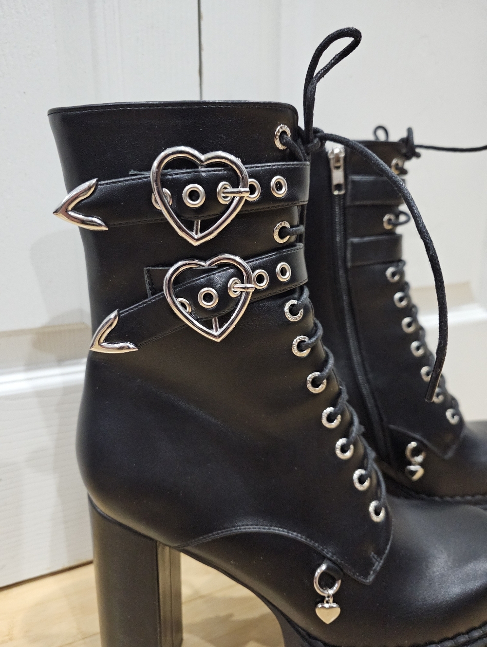 Dolls Kill Lamoda Black Queen’s Speech Platform Heart Lace Up Buckle Boots 9 - Picture 2 of 15